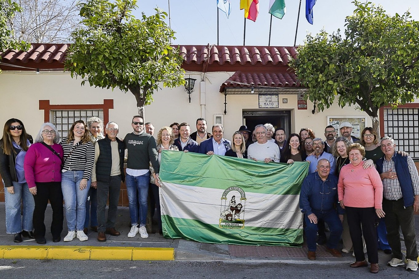 El PSOE de Alcalá celebra el Día de Andalucía compartiendo en la calle con los vecinos